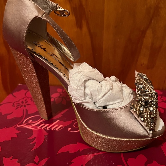 New in the box heels - Picture 3 of 12